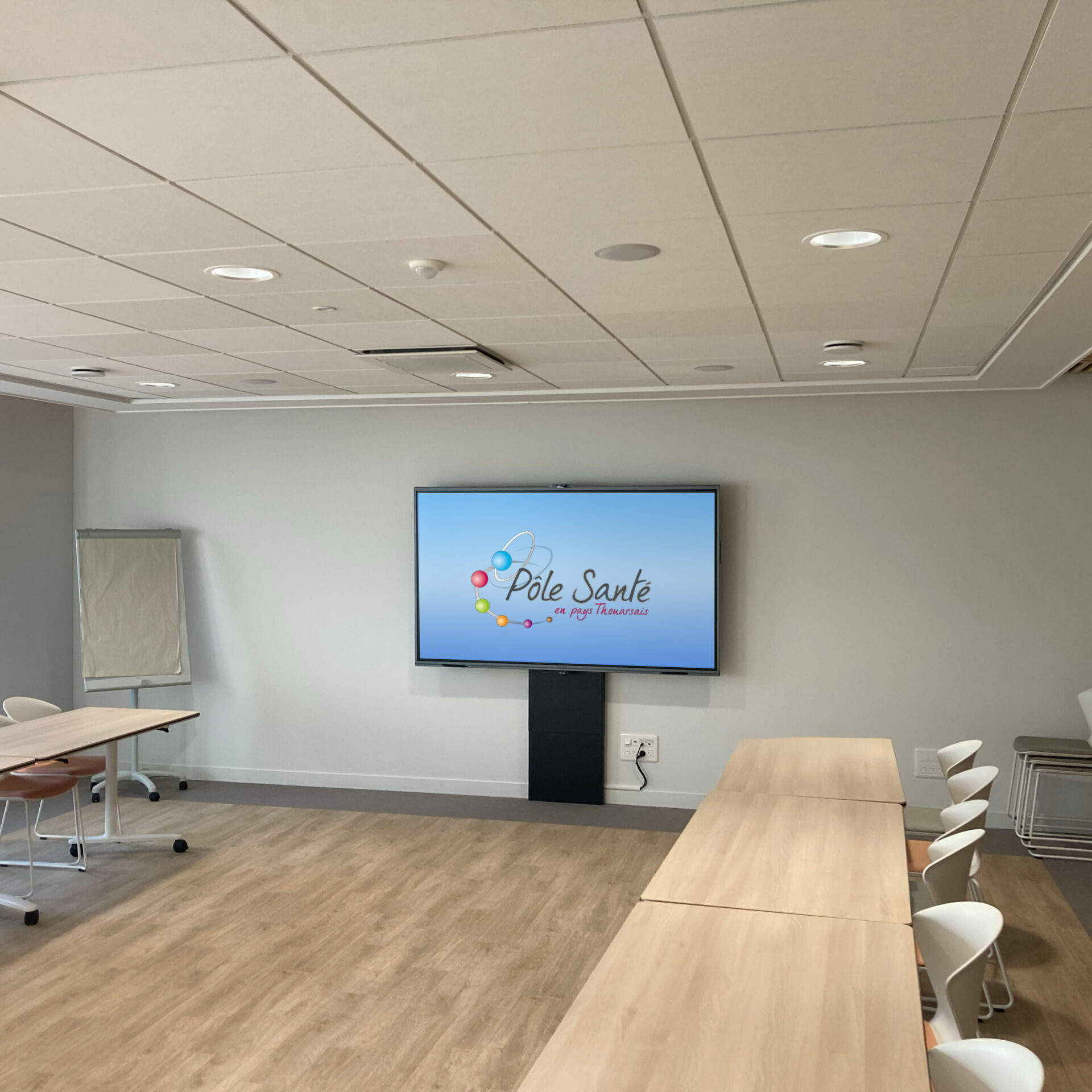 écran salle de réunion