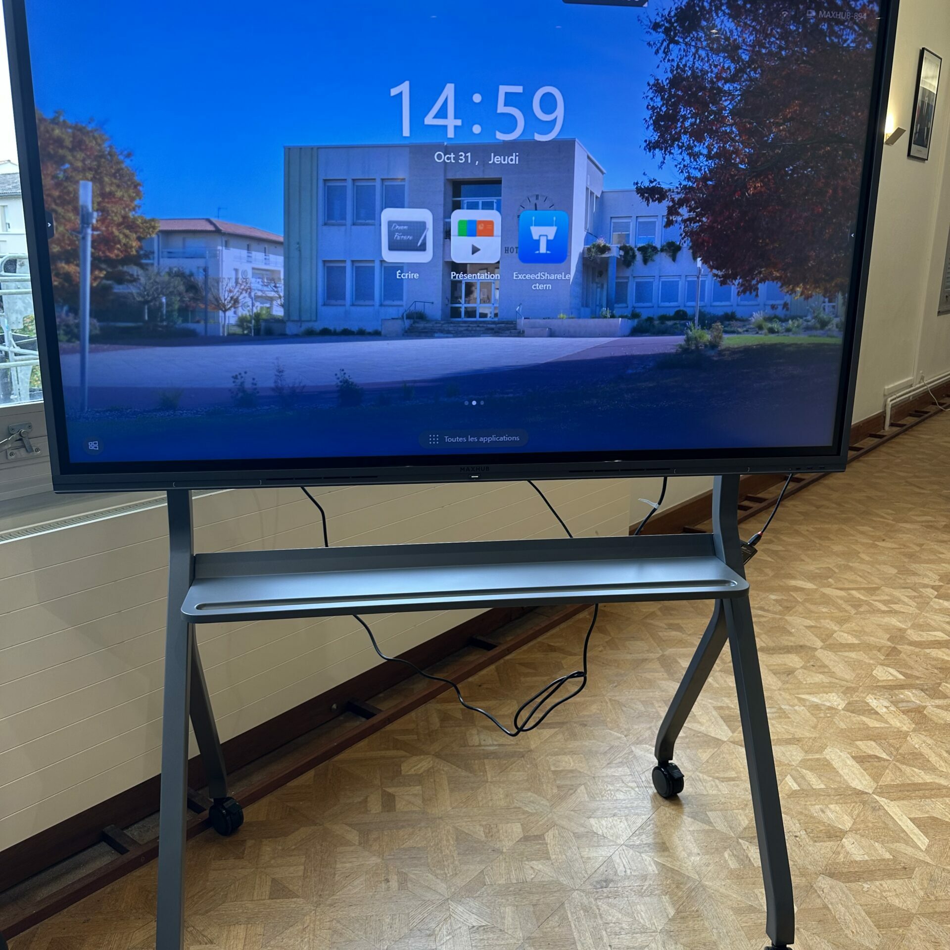 écran Maxhub de retour